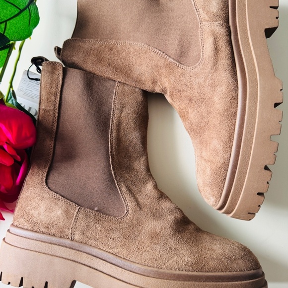 Genuine Zara Suede Lug Sole Boots - Picture 4 of 5